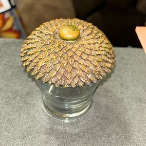 Clear acorn container with lid